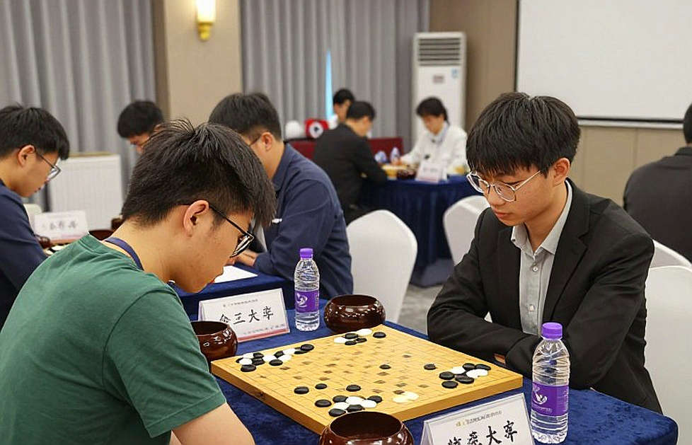 FIDE अध्यक्ष तुर्लोव नहीं हैं: FRITZ 20 की विज्ञापन-ख़बर पर बयालीस-चैनल ऑडिट